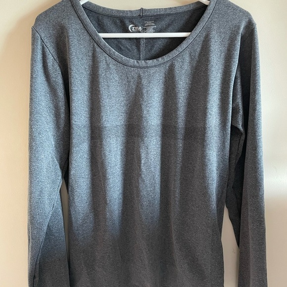 ZYIA Tops - ZYIA heather long sleeve